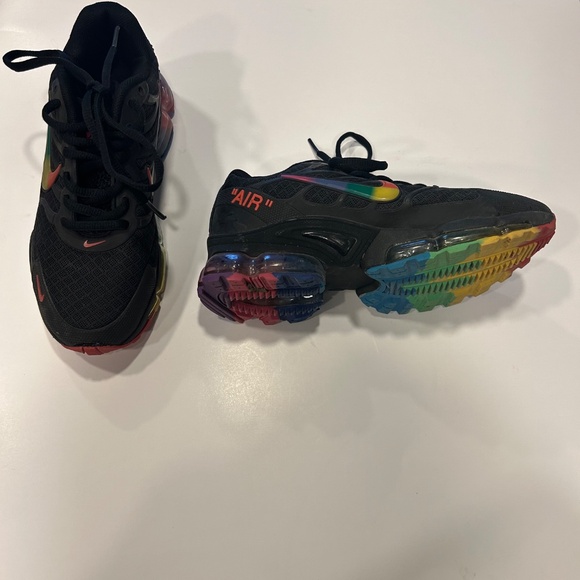 Used Kids Nikes Size 5.5 - Picture 3 of 3